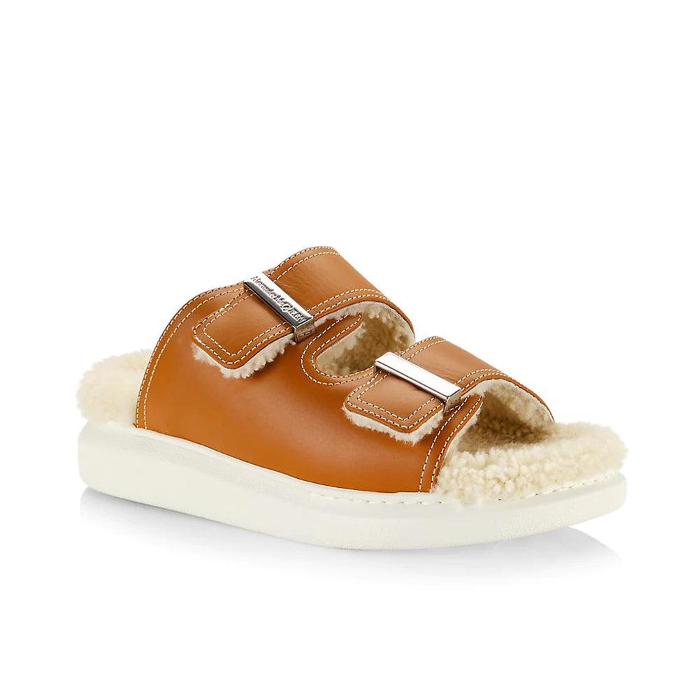 Alexander McQueen Sandalias híbridas de piel de oveja en color marrón para mujer