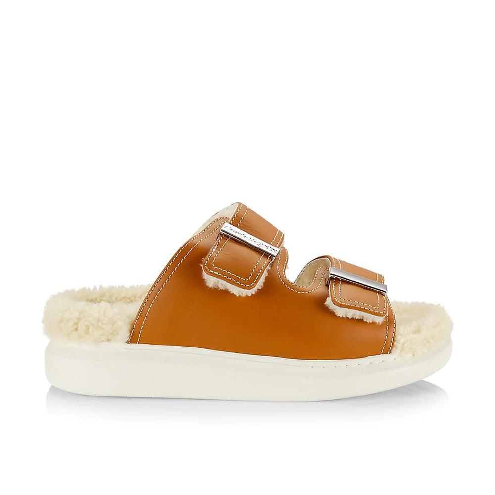 Alexander McQueen Sandalias híbridas de piel de oveja en color marrón para mujer