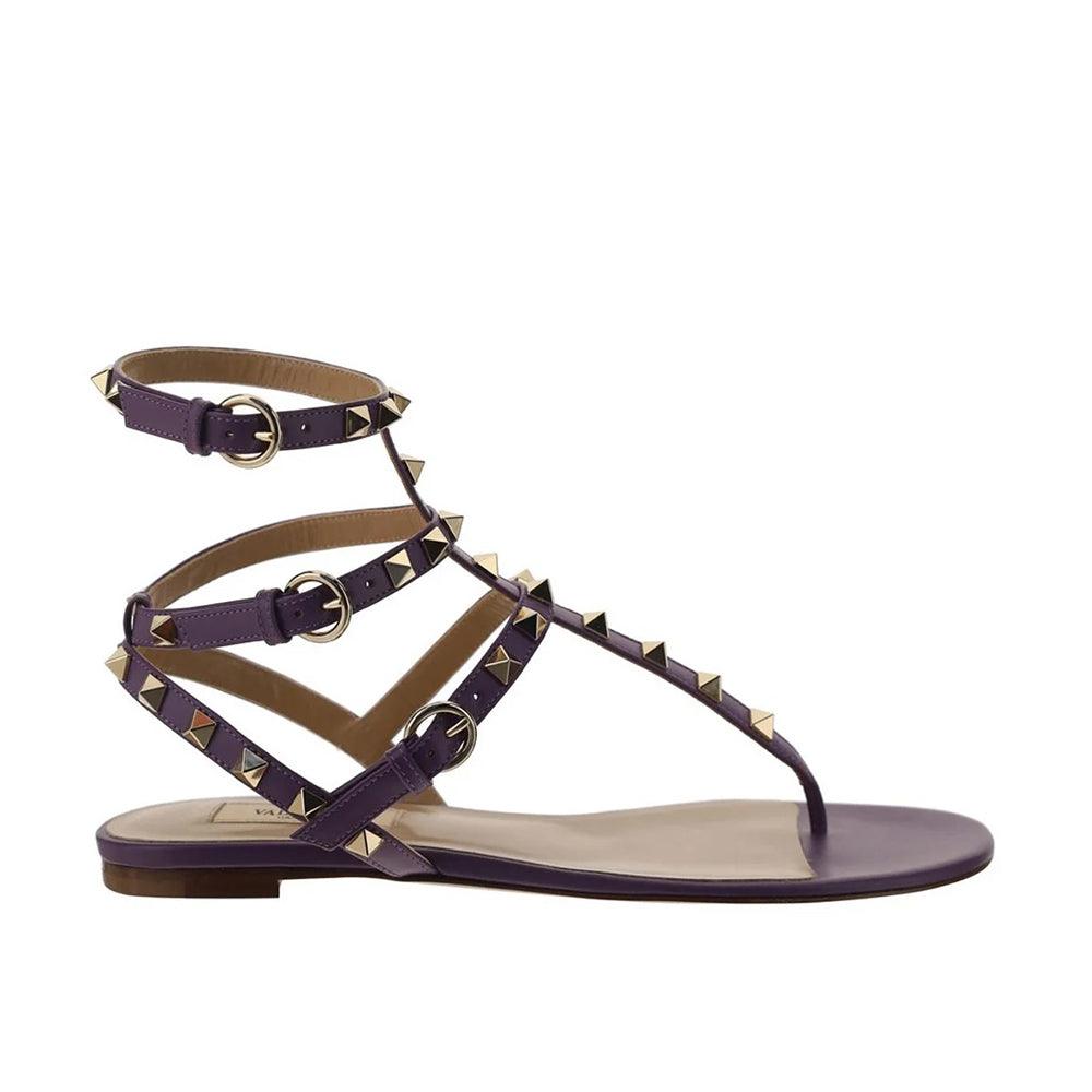Valentino Sandalias planas Rockstud con tiras para mujer en color morado